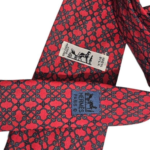 HERMÈS 7127 FA  Red Geometric Silk LUXURY Tie FRANCE - Picture 4 of 5